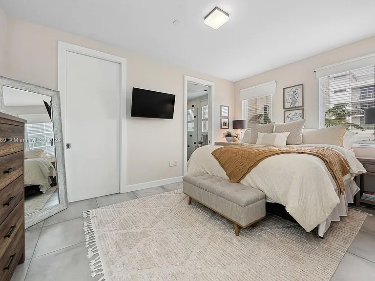 111 SE 2nd St #201 — Photo 11