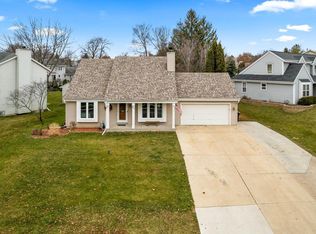 1223 Riverton Dr, Mukwonago, WI 53149