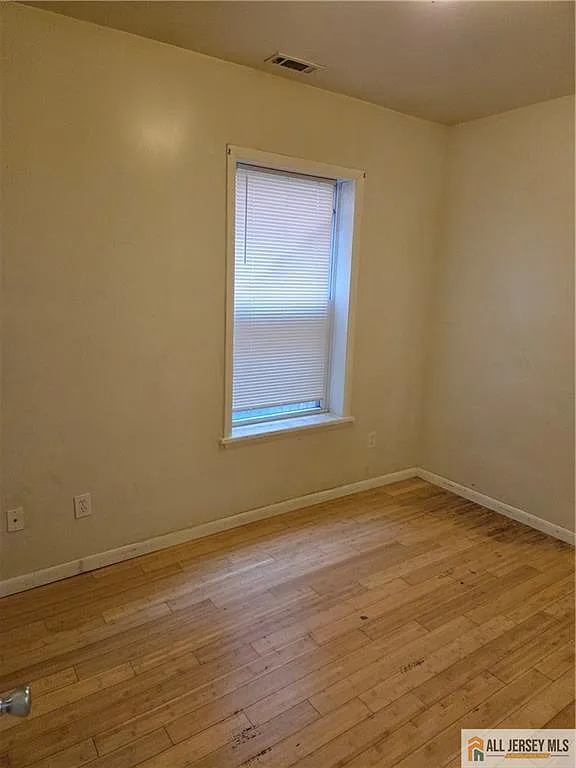 3 bed, 2.0 bath, 2906 sqft, $2,700 — Photo 2