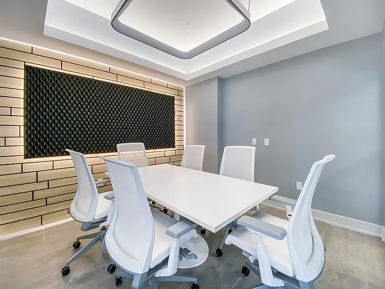 550 S Dupont Pkwy — Photo 43