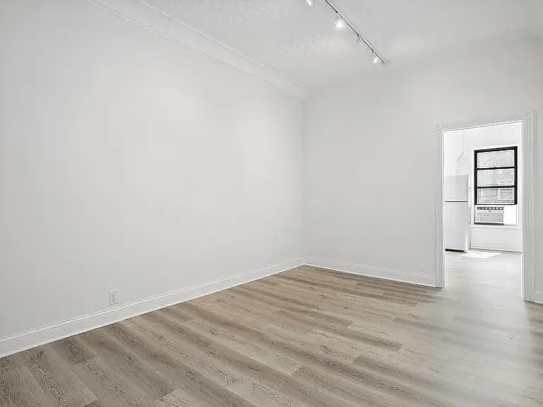 211 5th Ave #1 — Photo 9
