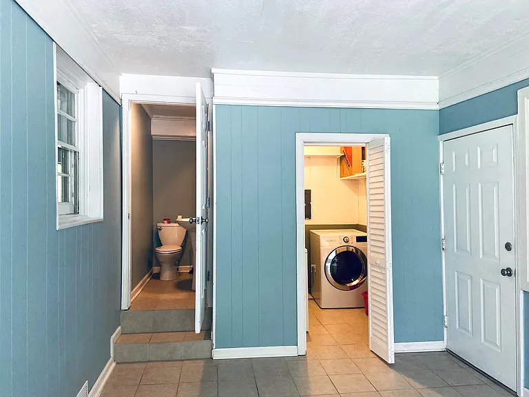 2502 Woodridge Dr — Photo 16