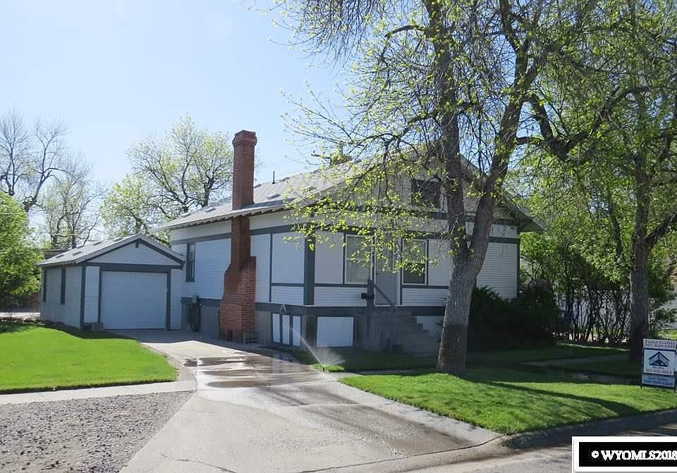 1st image of 209 S 5th St E