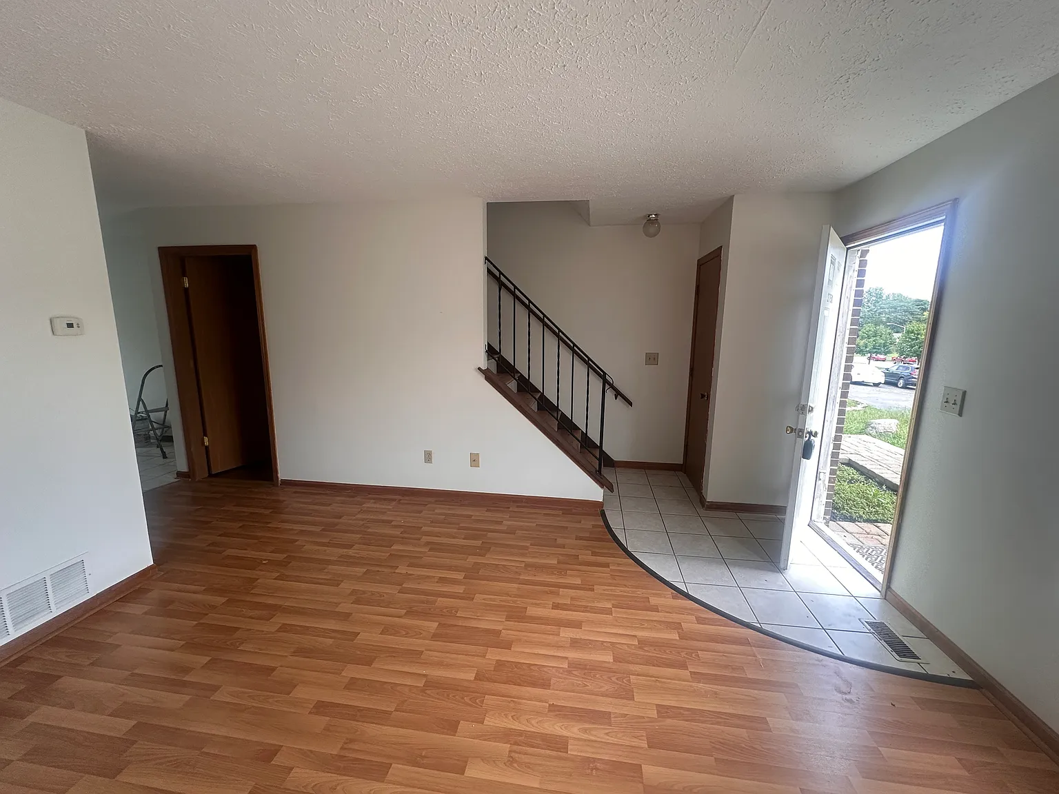 3 bed, 1.5 bath, $1,450 — Photo 2