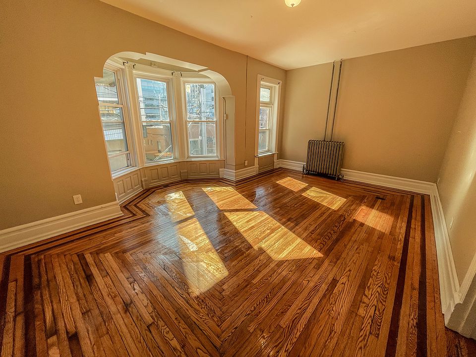 1st image of 831 W Linden St #2