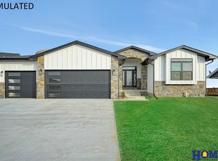 7431 Maxine Dr, Lincoln, NE 68516