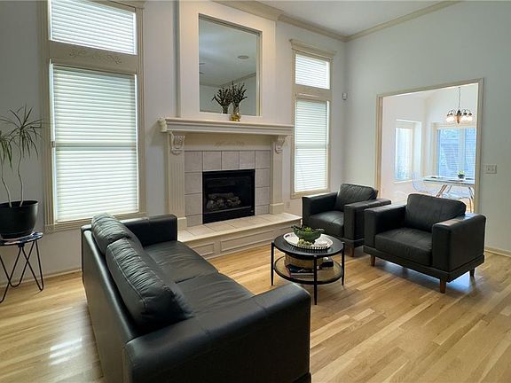 4th image of 1026 Sutherland Dr