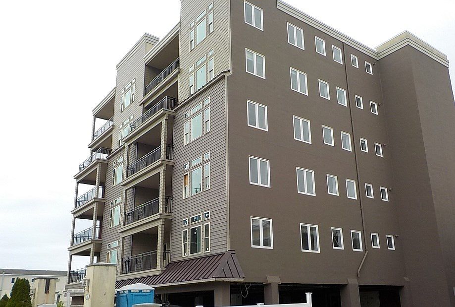 2nd image of 408 Farragut Rd Unit 202