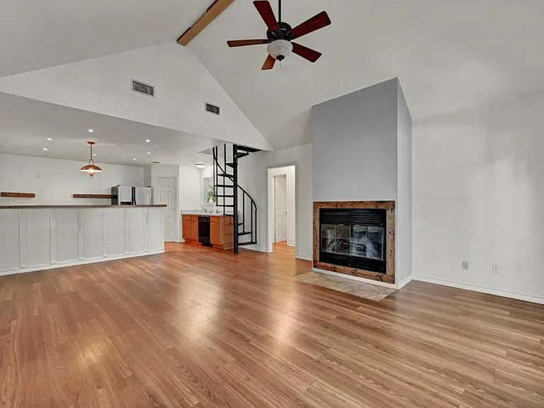 1029 Shoreline Dr — Photo 9