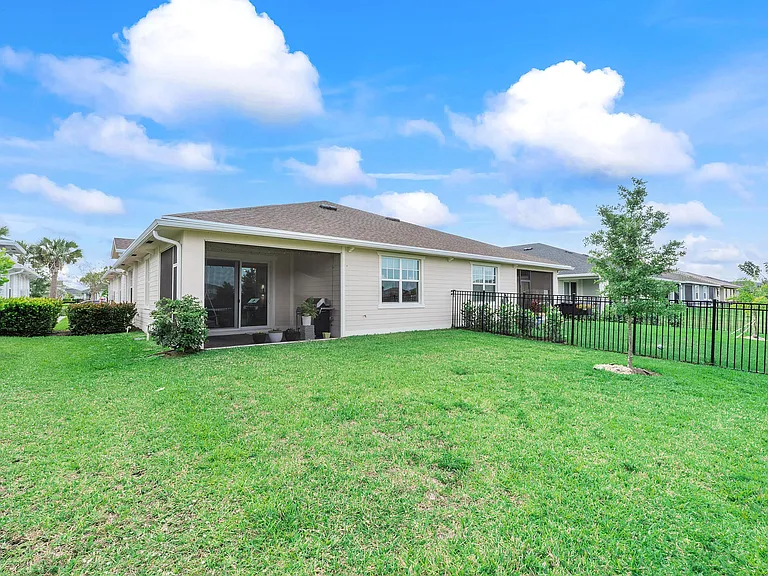 1325 Haywagon Trl — Photo 36