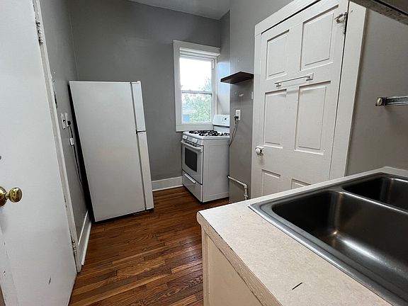 4th image of 413 S 6th St APT C