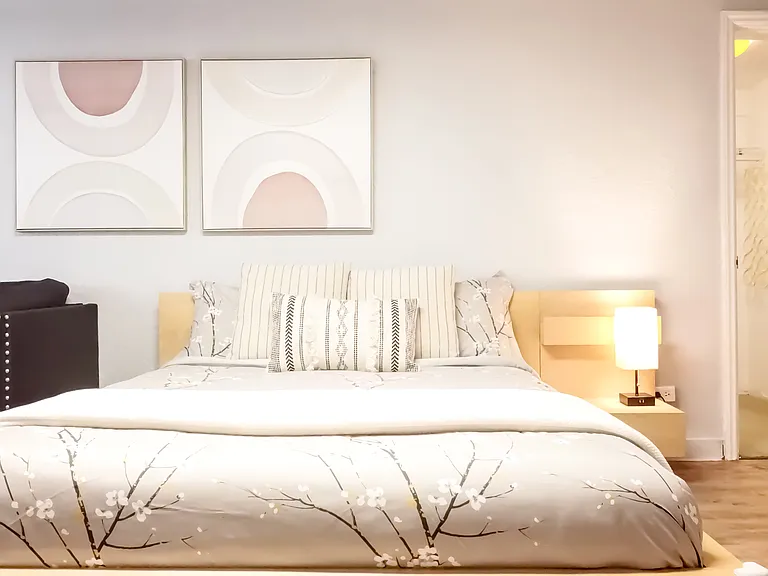 3rd Bedroom: Comfortable couch next to the bed for relaxing