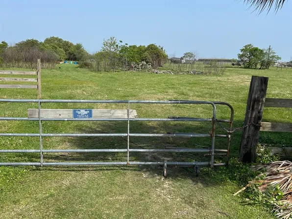 12412 Jenkins Rd, Galveston, TX 77554