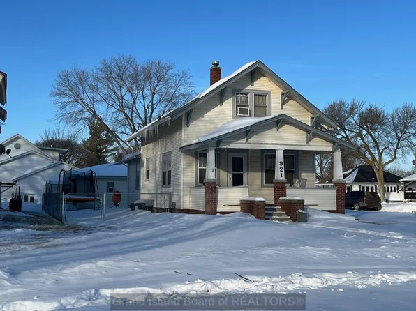 921 9th St, Saint Paul, NE 68873