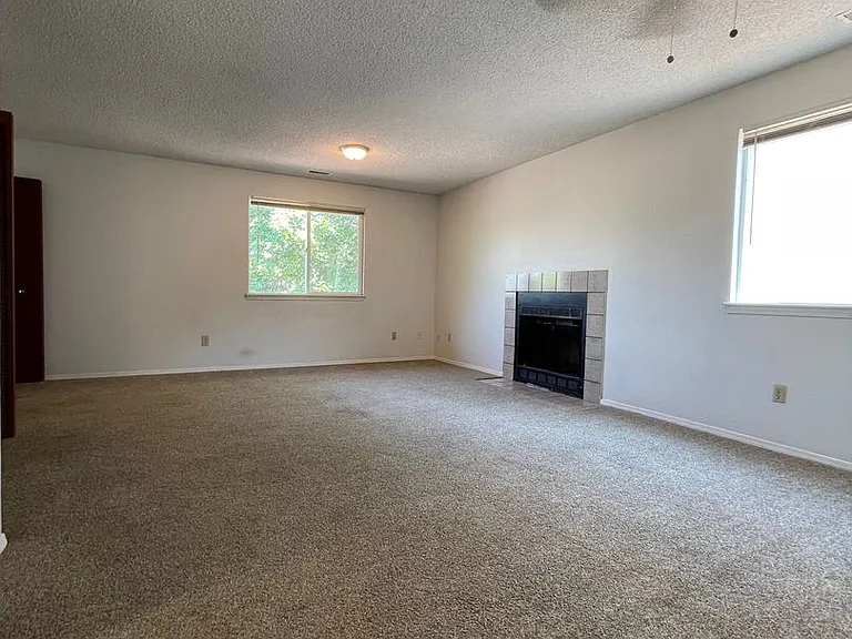 1765 Zebulon Dr #D — Photo 5