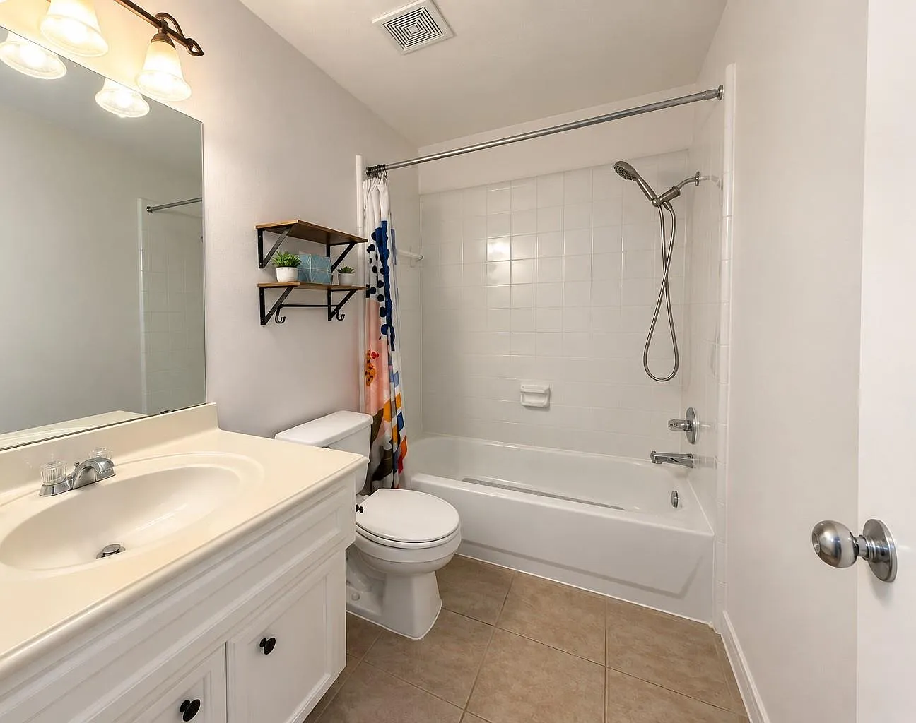 3 bed, 2.0 bath, 1896 sqft, $2,775 — Photo 4