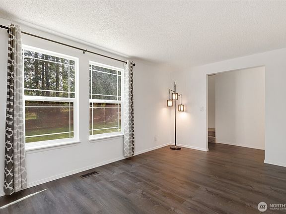 4th image of 4528 Cottonwood Drive SE