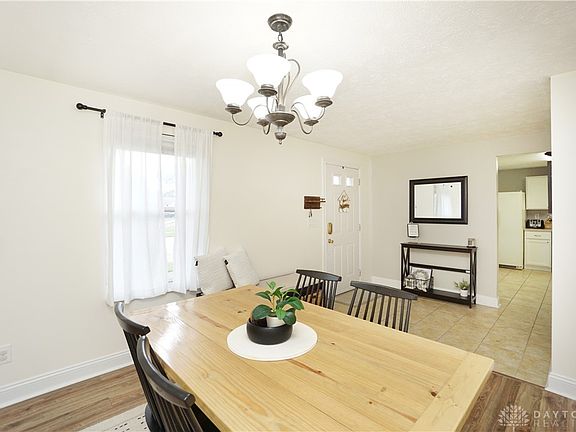 4th image of 2443 Windsor Village Dr