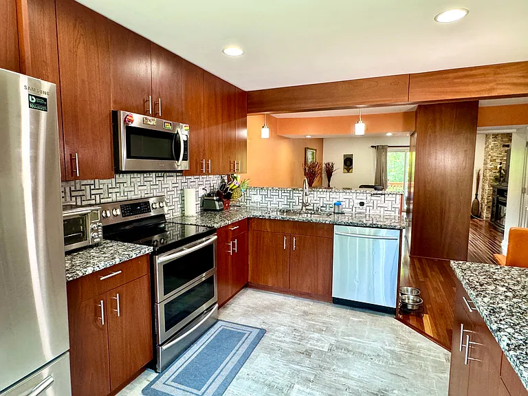 5203 Harbor Court Dr — Photo 6