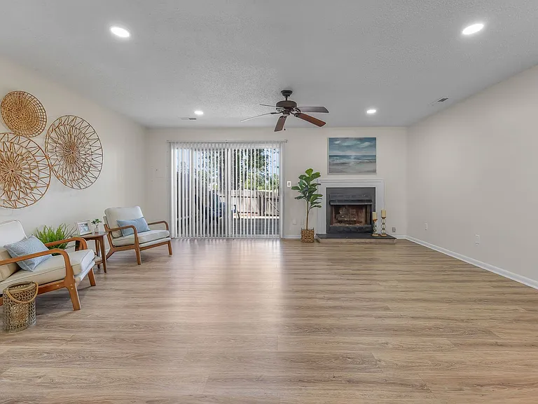 5036 Glenwood Way — Photo 17