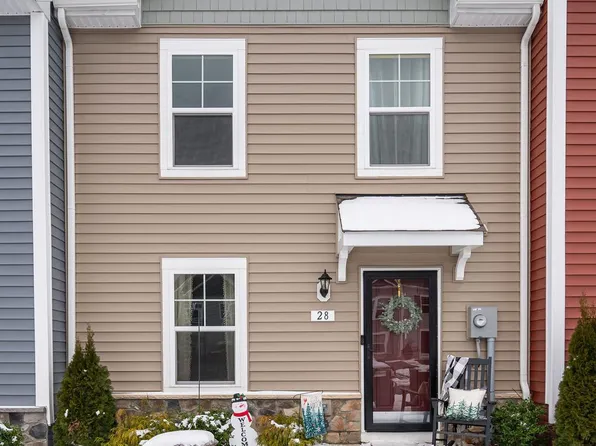 28 Loblolly Dr, Bunker Hill, WV 25413