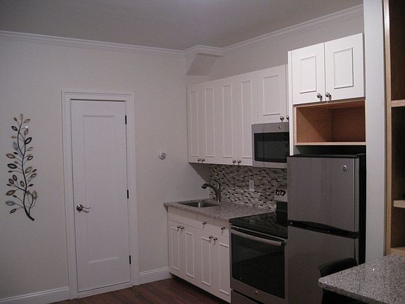 4th image of 252 W 47th St APT 19