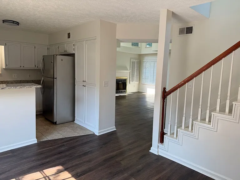 106 Meridian Ct — Photo 10