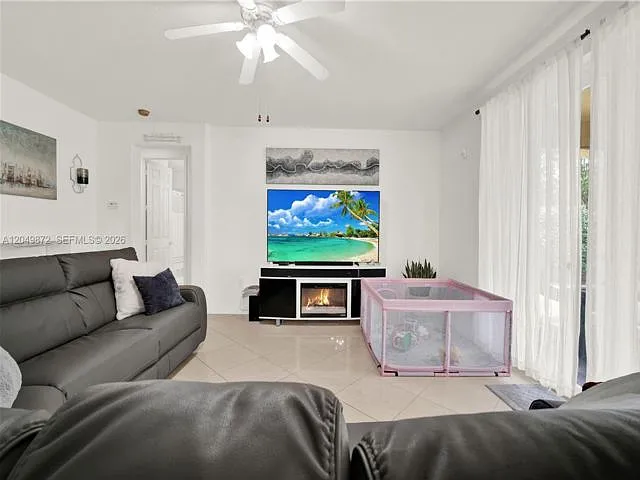 5 bed, 3.0 bath, 2962 sqft, $4,490 — Photo 3