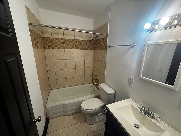 1504 Luzon St #A — Photo 7