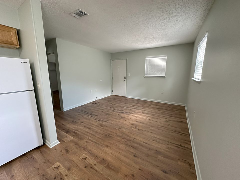 Open to Livingroom