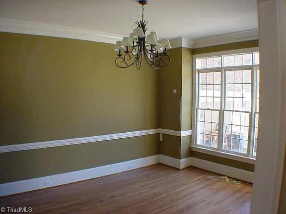 5th image of 2 Grey Oaks Ct