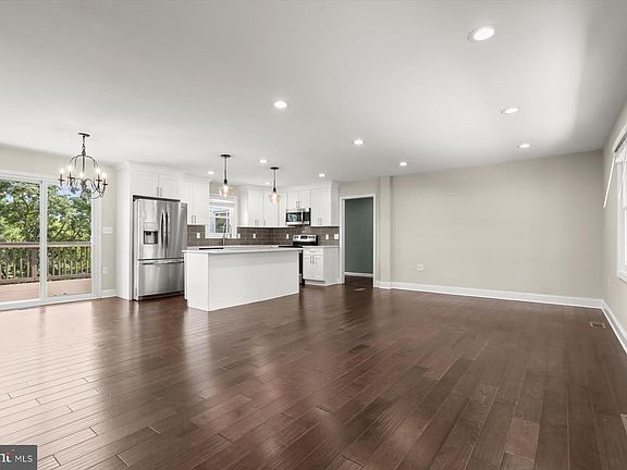 4th image of 2215 Ridgemont Dr