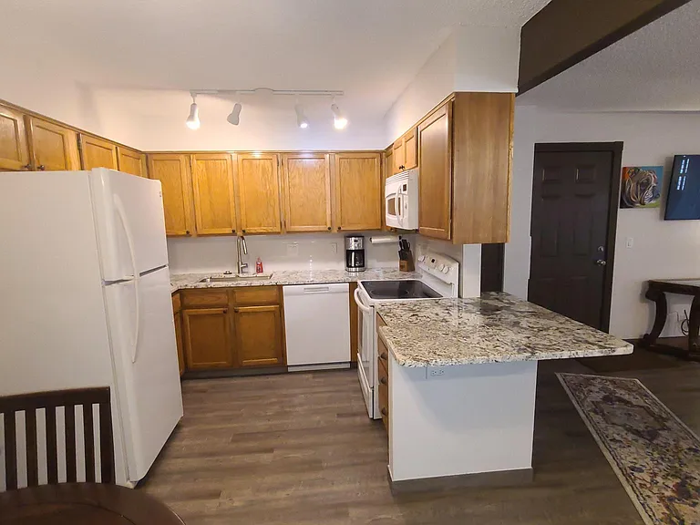 331 Wright St #201 — Photo 8