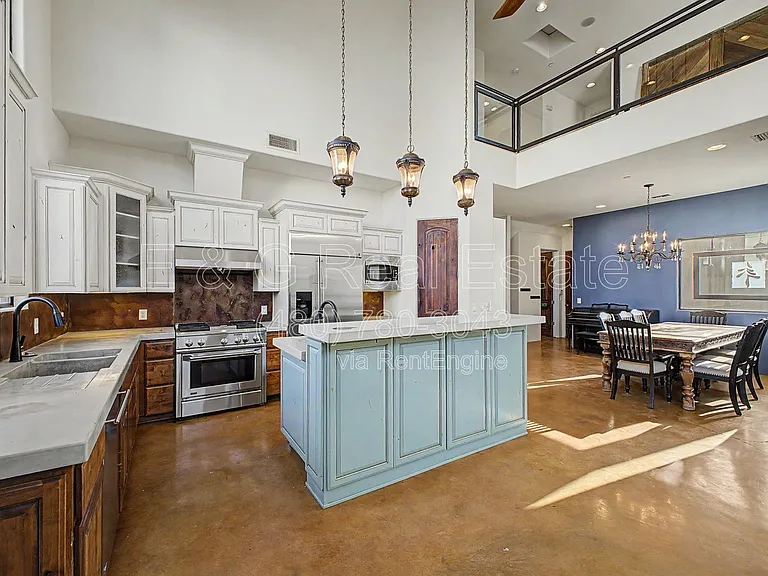 304 S Wilson St — Photo 12