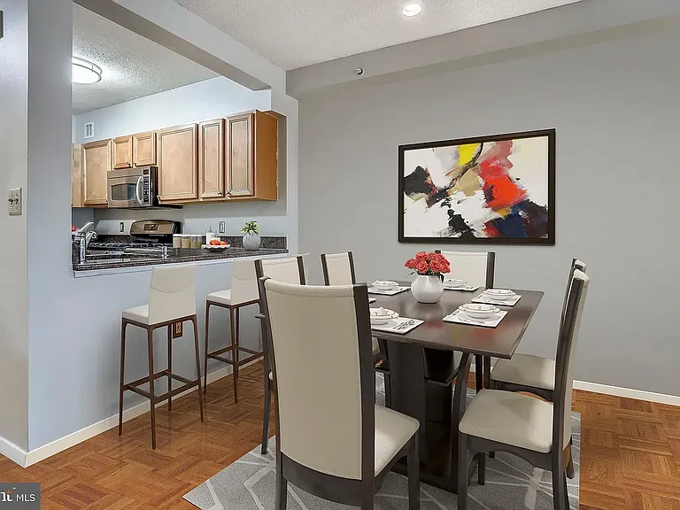 7111 Woodmont Ave #412 — Photo 4