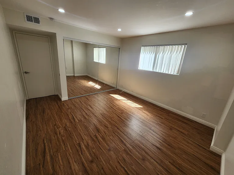 626 N Isabel St #202 — Photo 10