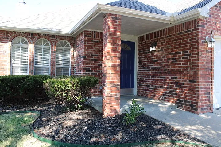 3 bed, 2.0 bath, 1710 sqft, $1,995 — Photo 2