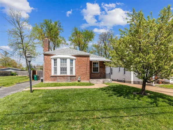 141 Deane Ct, Saint Louis, MO 63127