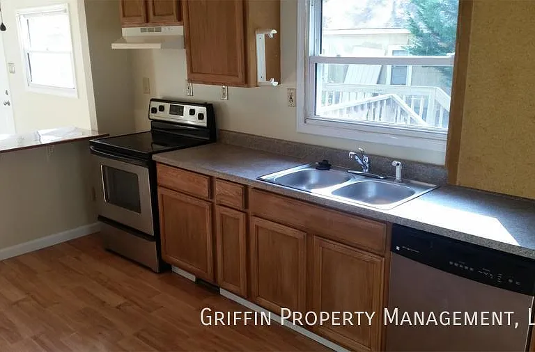 8402 Sleepy Hollow Rd — Photo 6
