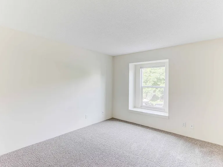 Americana Lakewood Apartments — Photo 37