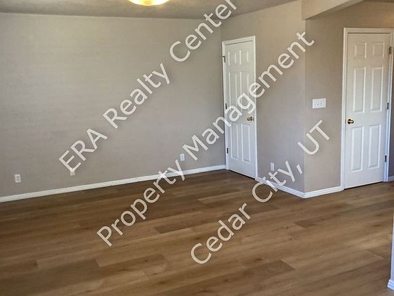 5th image of 928 W Greens Lake Dr