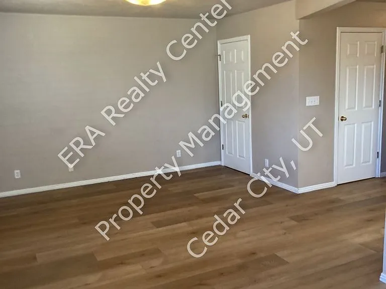 928 W Greenslake Dr — Photo 3