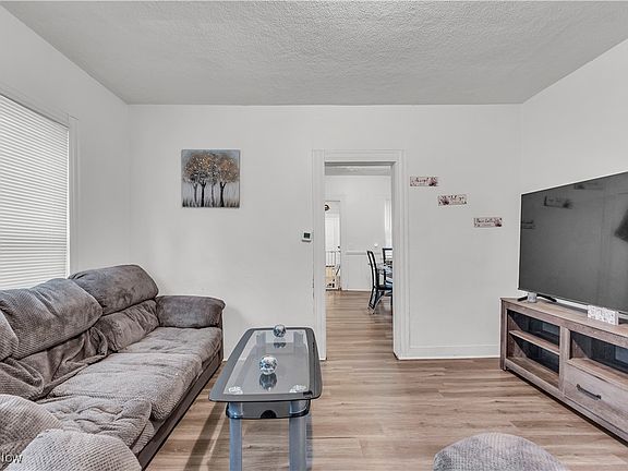 3rd image of 14131 Berwyn Ave