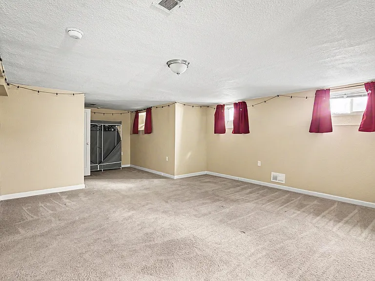 5045 Eliot St — Photo 20