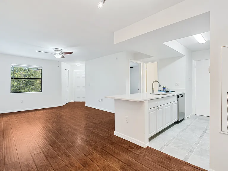 3012 Parkway Blvd #307 — Photo 3