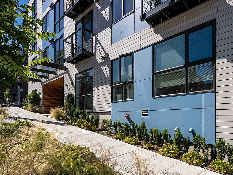 Hamilton- Your Bright, Modern City Home! — Photo 83