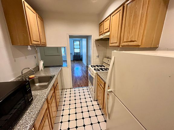5th image of 49 Essex St #9A