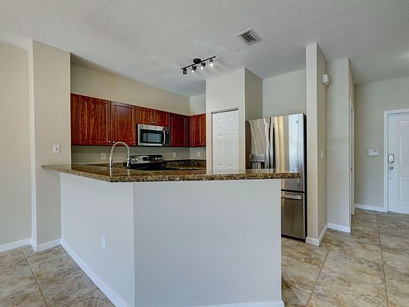 5th image of 5171 SE Mariner Garden Cir #95