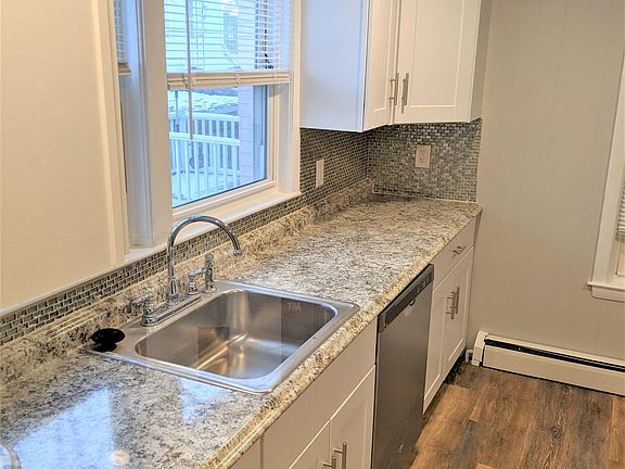 3rd image of 49 Hudson St