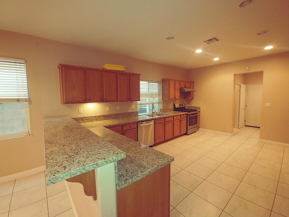 Kitchen with bar